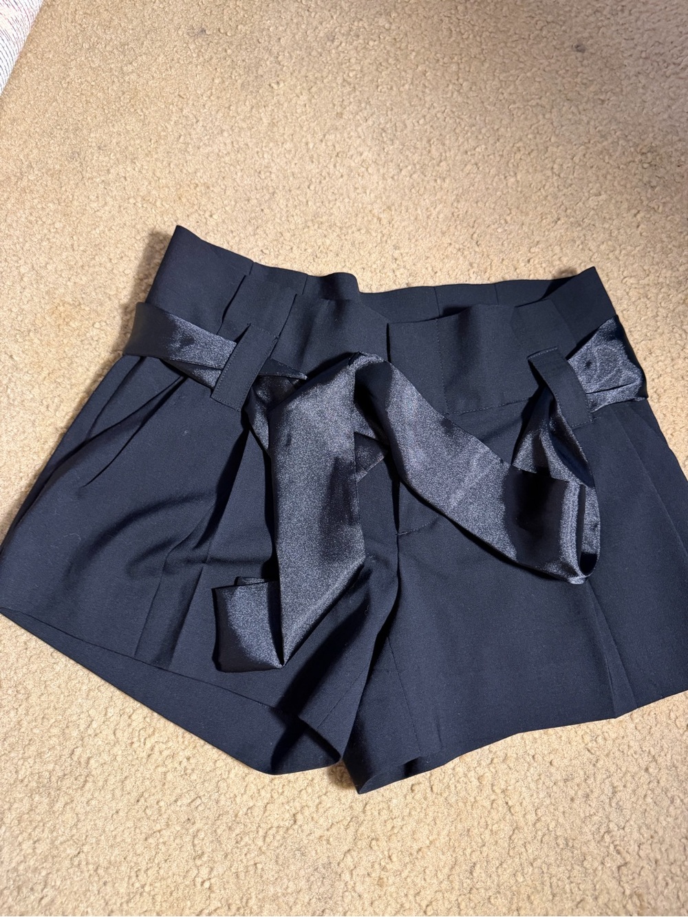 Alice + Olivia Black High Waist Belted Pleated Shorts Women’s Size 4 - Picture 3 of 7